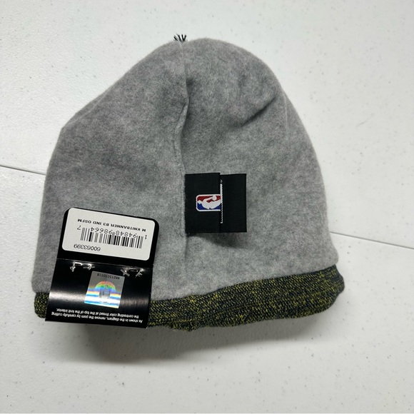 Indiana Pacers beanie by New Era, fleece lined. New with tags! Men’s OSFM NBA - Picture 8 of 8
